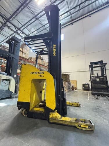 Hyster reach truck 2008 year model 320 inch lift height 4500lb capacity Pick up