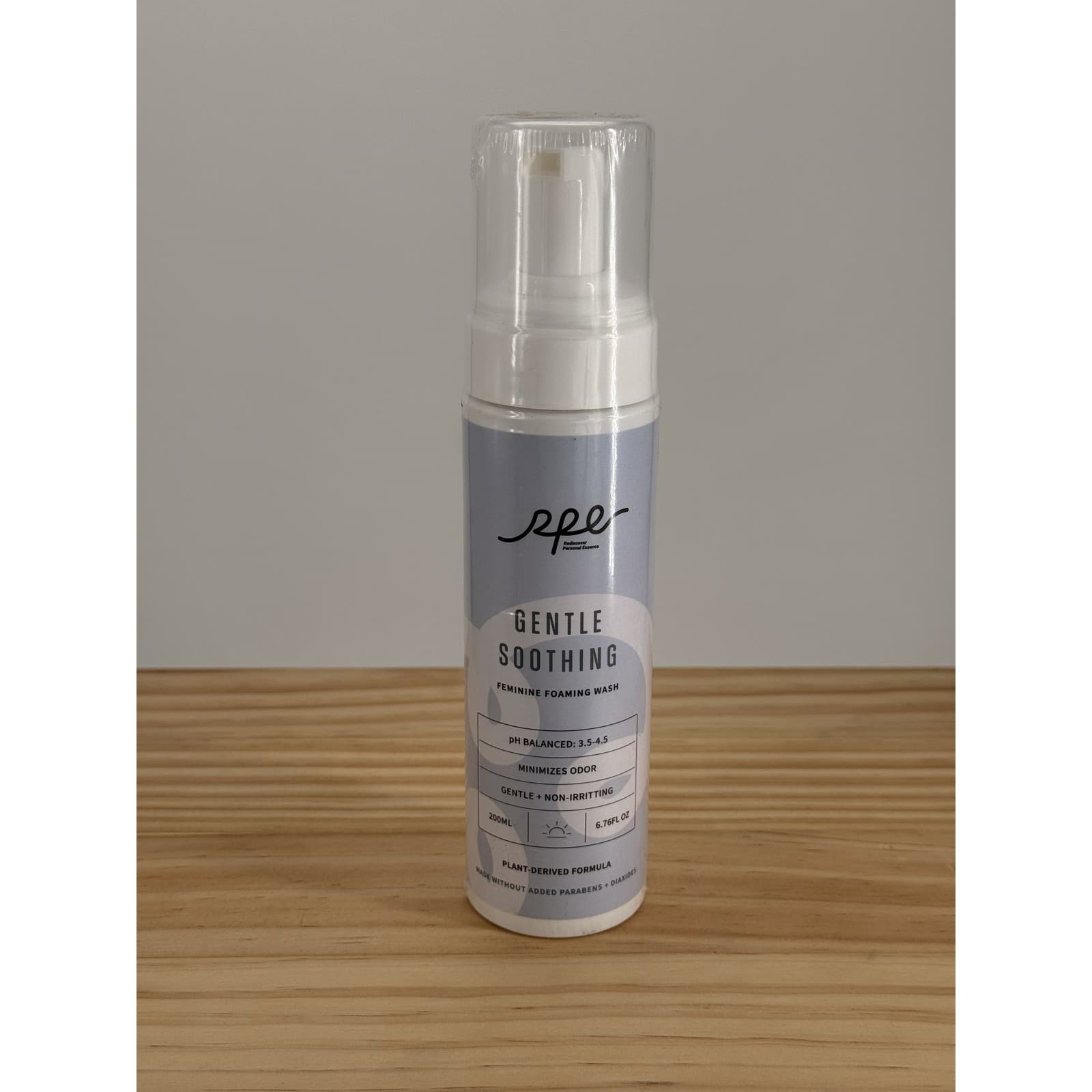 RPE Gentle Soothing Feminine Foaming Wash, pH Balanced 3.5-4.5, Plant-Derived Formula, 200 ml / 6.76 fl oz