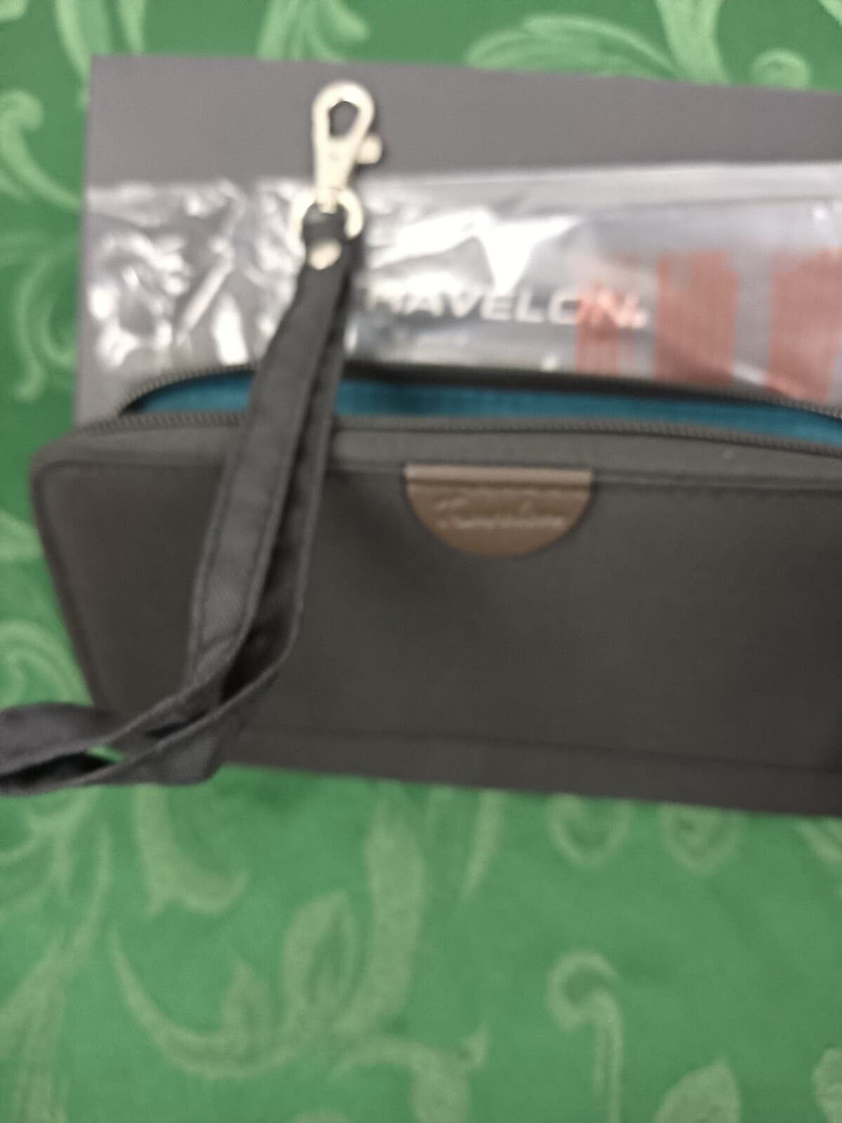 #TRAVELON Black Clutch Wristlet Wallet Zip New